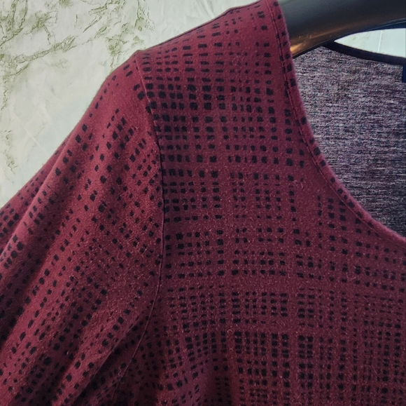 APT. 9 Burgundy/Black Design Long Sleeve Top - Picture 3 of 10